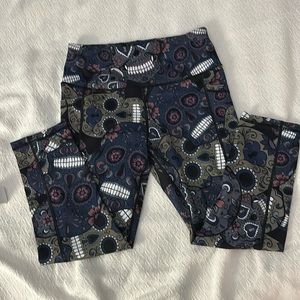 Midnight Skull extra small Constantly Varied Gear Capris